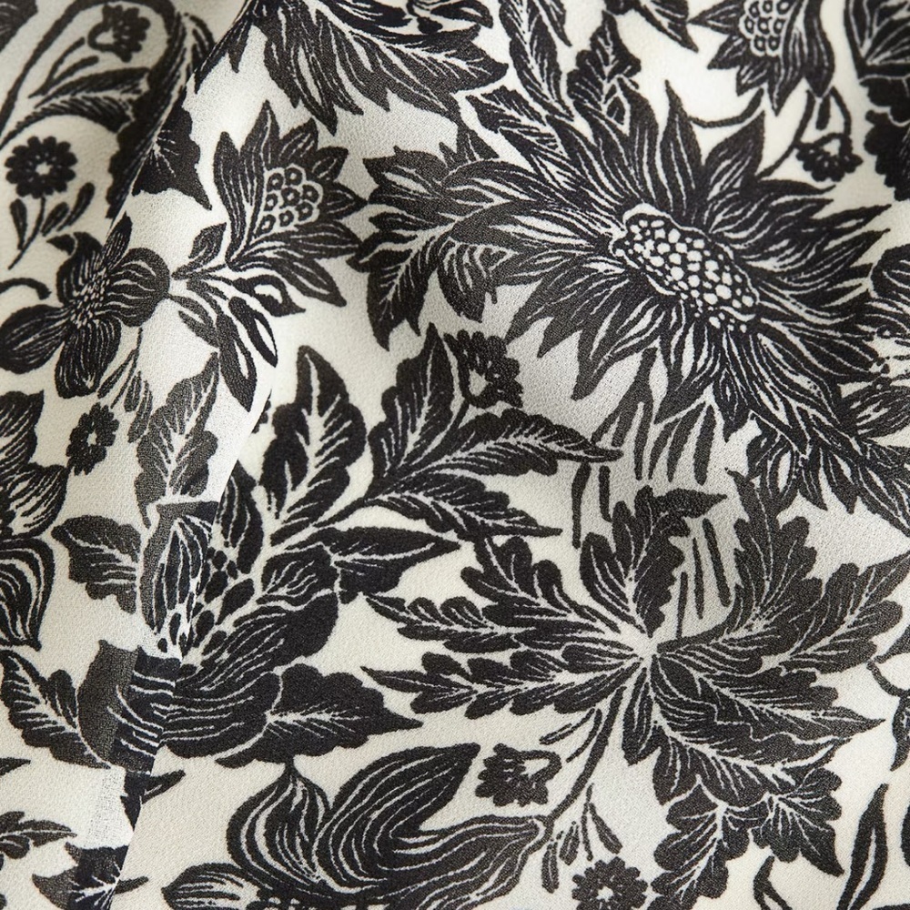 H&M Women’s V-Neck Chiffon Knee Length Floral Cream and Black Short Sleeve Small - Picture 2 of 6